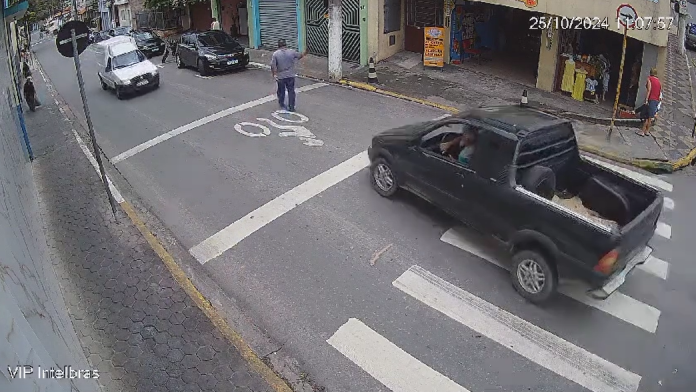 Motorista procurou vítima após parar o veículo; falha nos freios foi motivo do acidente. Foto: Reprodução.