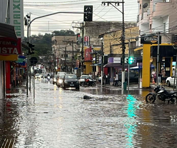 Chuva alaga região central de Santa Isabel nesta quarta-feira (23)