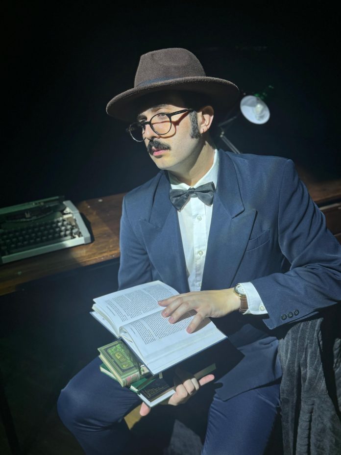 Helder Martinez como Fernando Pessoa - Foto divulgação\Prefeitura de Arujá