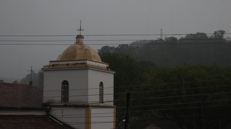 Defesa Civil alerta para 60 milímetros de chuva em todo o fim de seman em Santa Isabel. Foto: Gustavo Vaquiani.