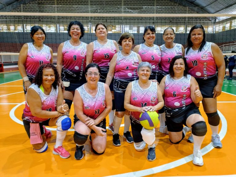 Equipe feminina 60+ de Vôlei Adaptado de Santa Isabel também disputou o amistoso nesta quinta-feira (7). Foto: Reprodução/PMSI.