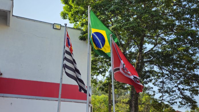 Bandeira do Brasil completa 135 anos nesta terça-feira (19), o 'Dia da Bandeira'. Peça deve seguir uma série de normas e padrões. Foto: Gustavo Vaquiani.